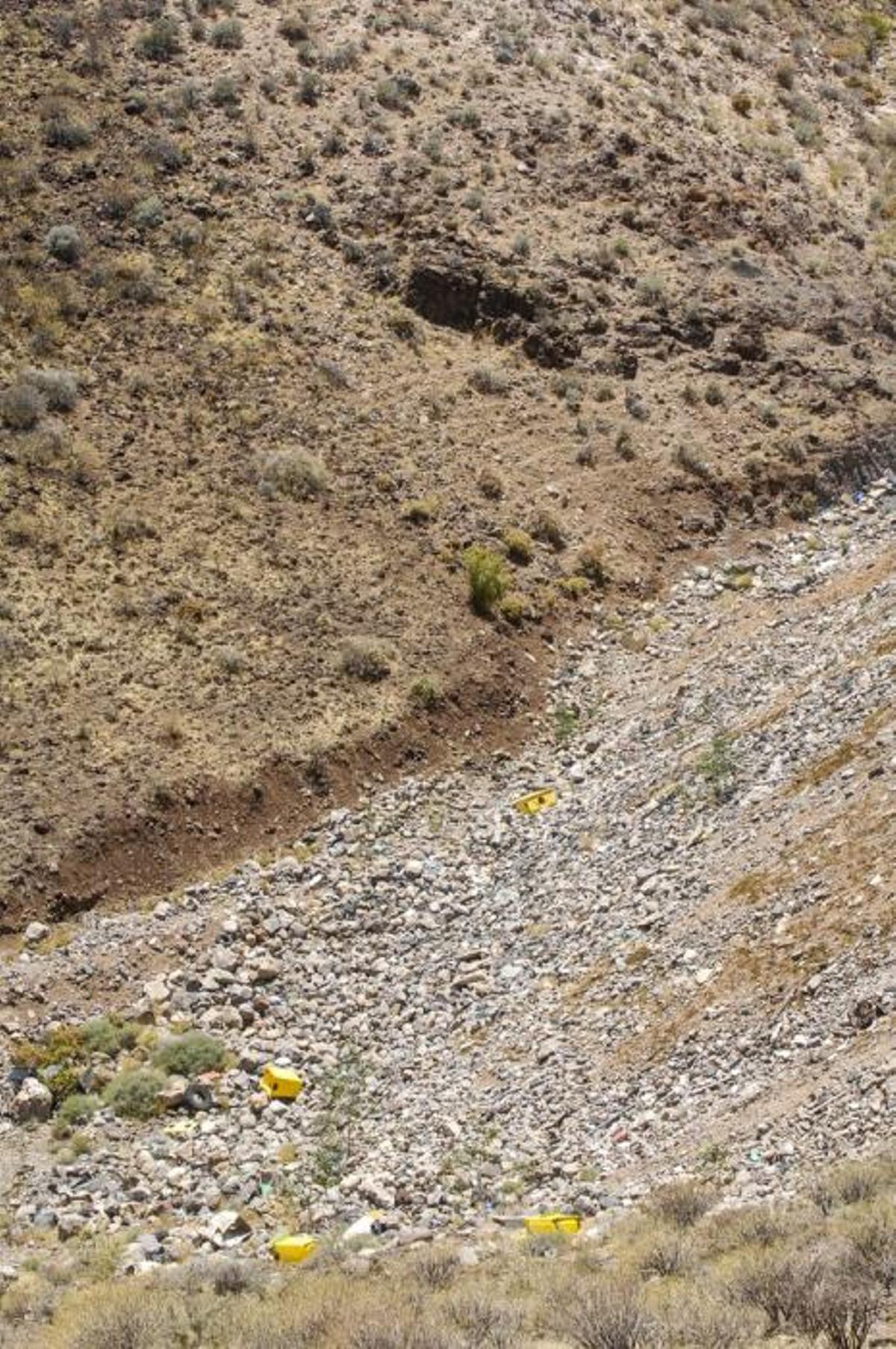 DEPOSITO CONTENEDORES DE BASURA Y VERTEDERO