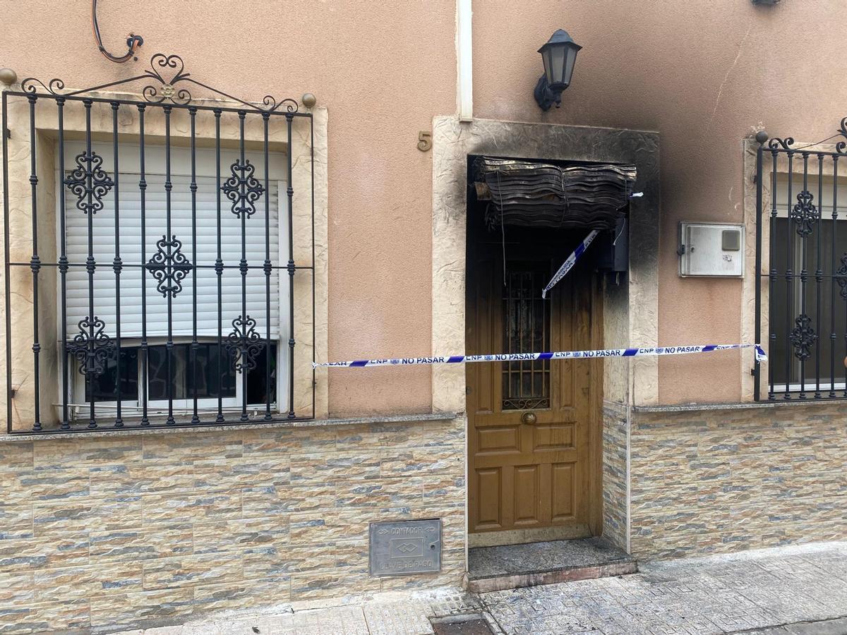 Bajo donde se produjo el incendio que costó la vida al varón.