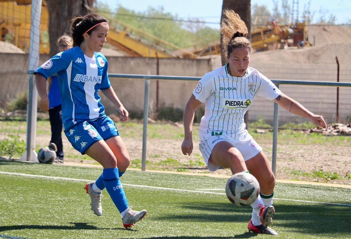 Lance del pasado choque entre el Córdoba CF Femenino y el Deportivo Abanca en la Ciudad Deportiva.