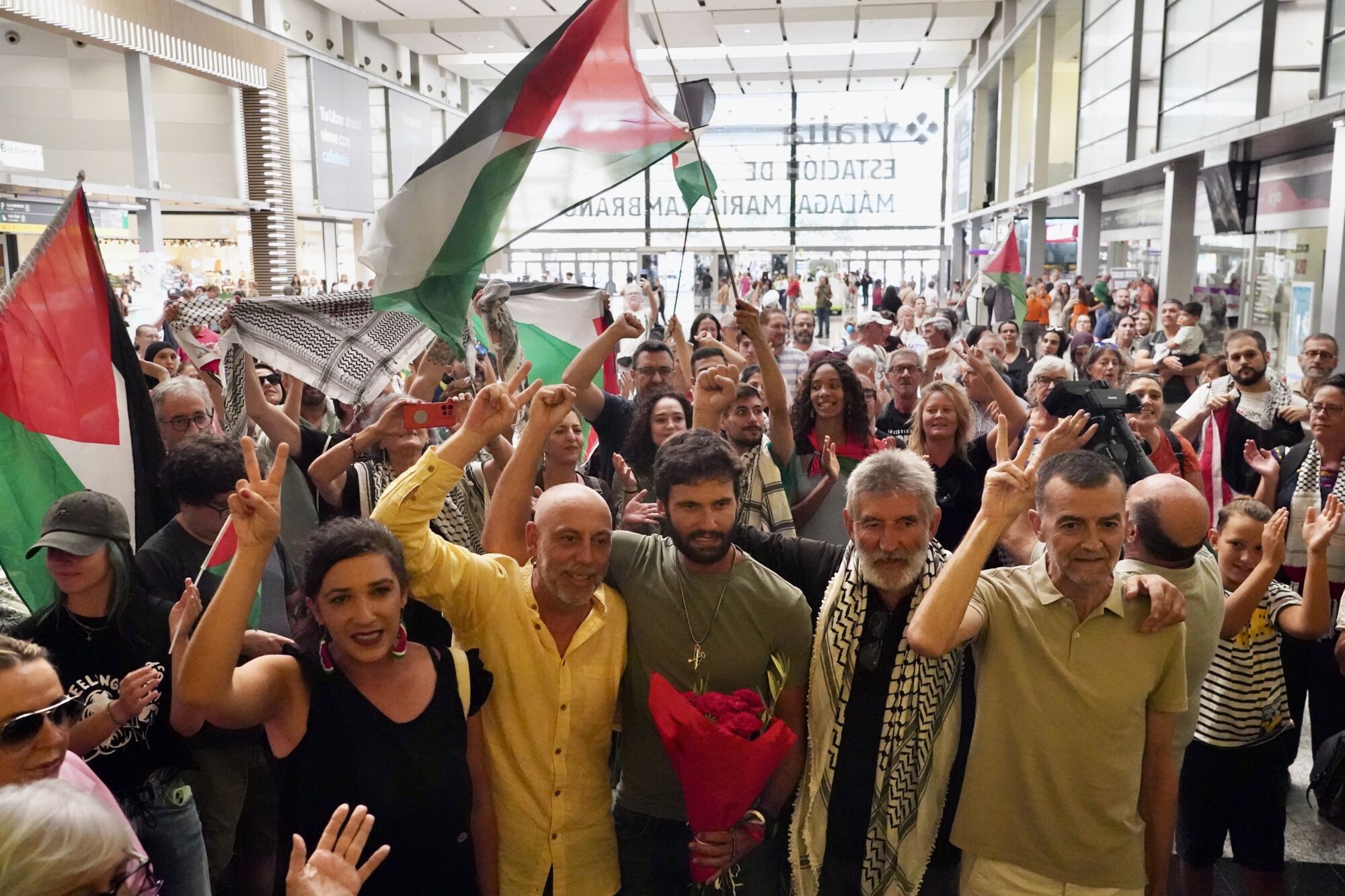 Los malagueños de la flotilla retenidos por Israel vuelven a casa