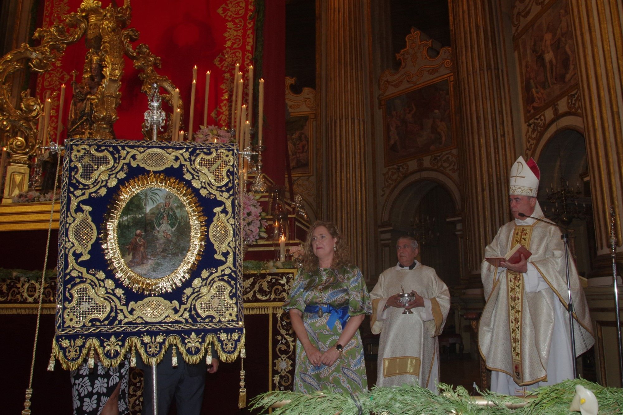 Nuevo estandarte de la aparición de la Virgen de la Victoria a San Francisco de Paula