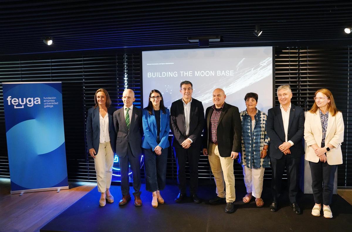 De izquierda a derecha, Luisa Sánchez, Javier Pereiro, Rosa Crujeiras, Román Rodríguez, Carlos García Galán, Carmen García Mateo, Ricardo Cao y Carmen Cotelo.