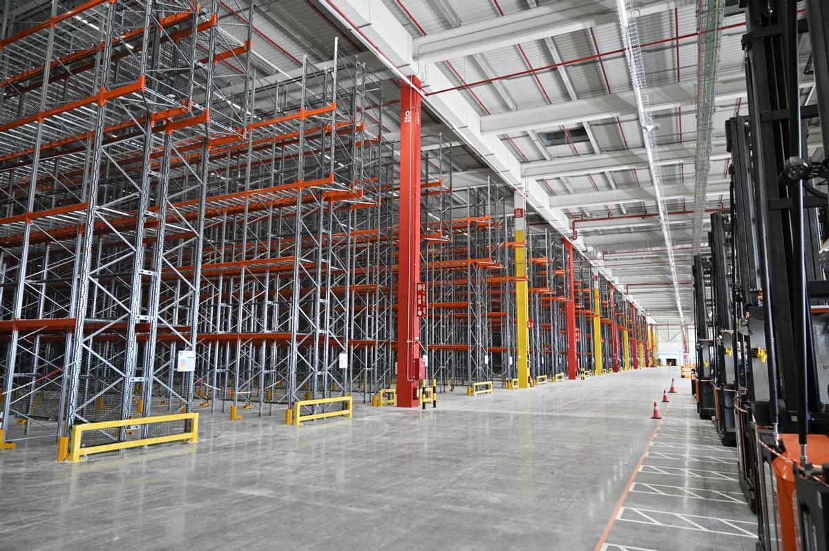 Así es el centro logístico de La Muela (Zaragoza) desde el que Amazon distribuirá sus productos más vendidos en España Así es el centro logístico de La Muela (Zaragoza) desde el que Amazon distribuirá sus productos más vendidos en España
