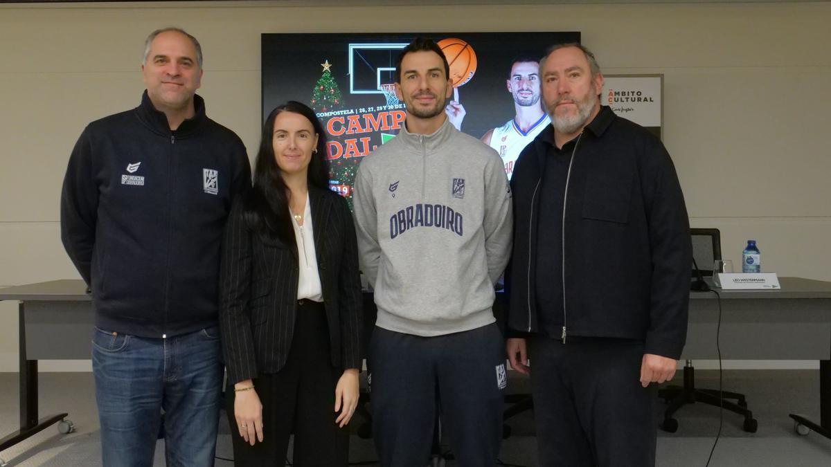 Desde la izquierda, Camilo Riveiro, Fuencisla Cid, Héctor Galán y Léo Westermann.