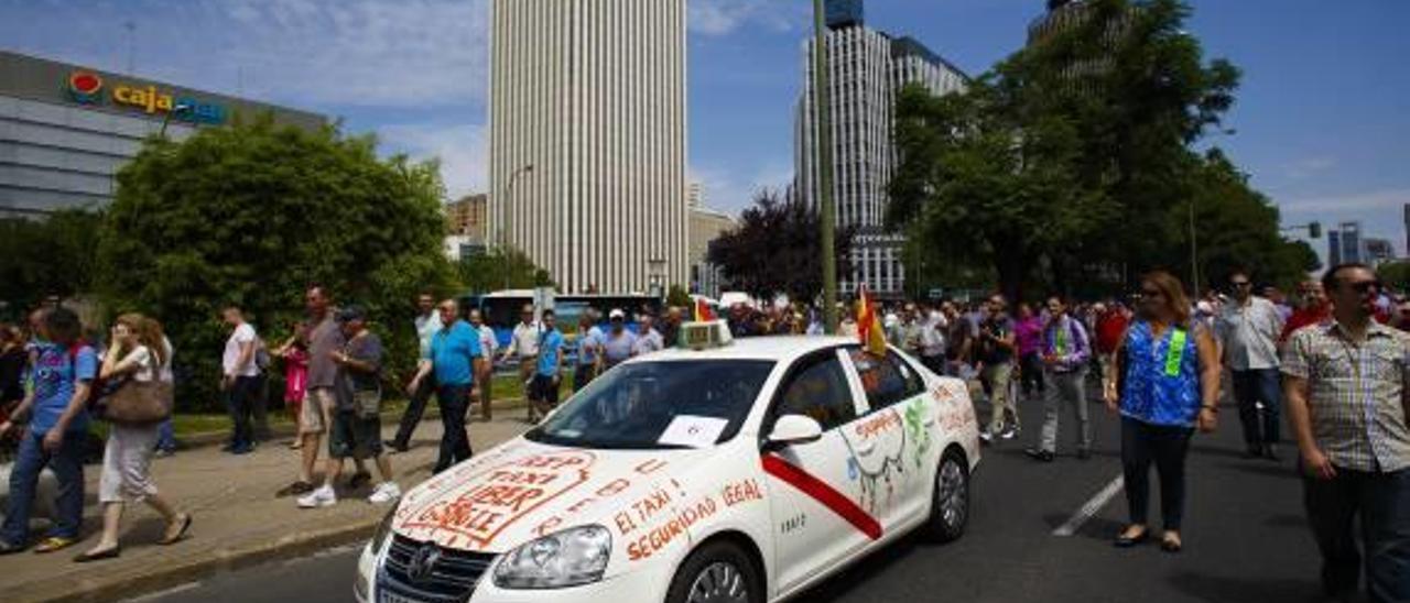 Difícil aterrizaje de Uber en Valencia en su regreso &quot;legal&quot;