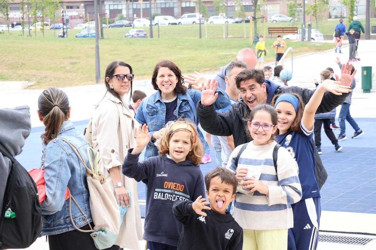 El Alimerka Oviedo Baloncesto vence a la lluvia: éxito de la fan zone en la previa del partido ante el Caja Rural Zamora El Alimerka Oviedo Baloncesto vence a la lluvia: éxito de la fan zone en la previa del partido ante el Caja Rural Zamora