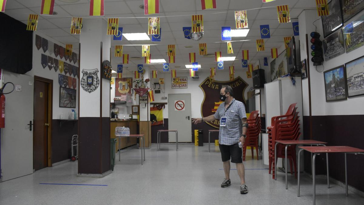 Interior del local de la peña Delicias de Zaragoza, en la calle Terminillo.