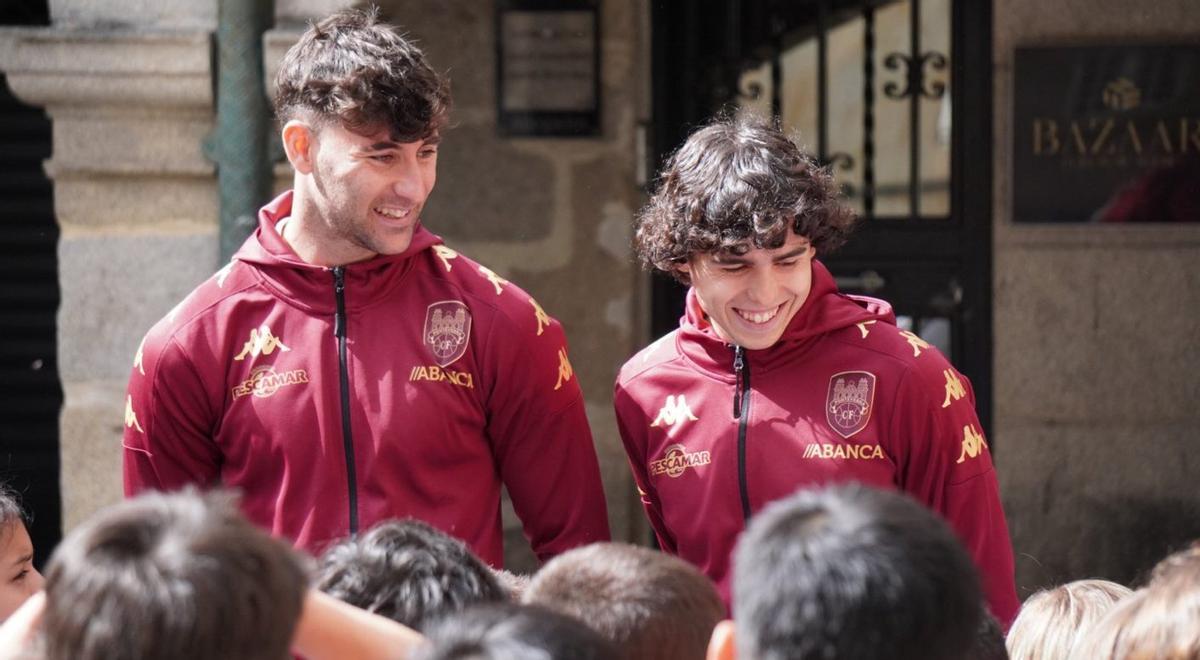 Ribeiro y Comparada, con los alumnos del Colexio San José | PCF