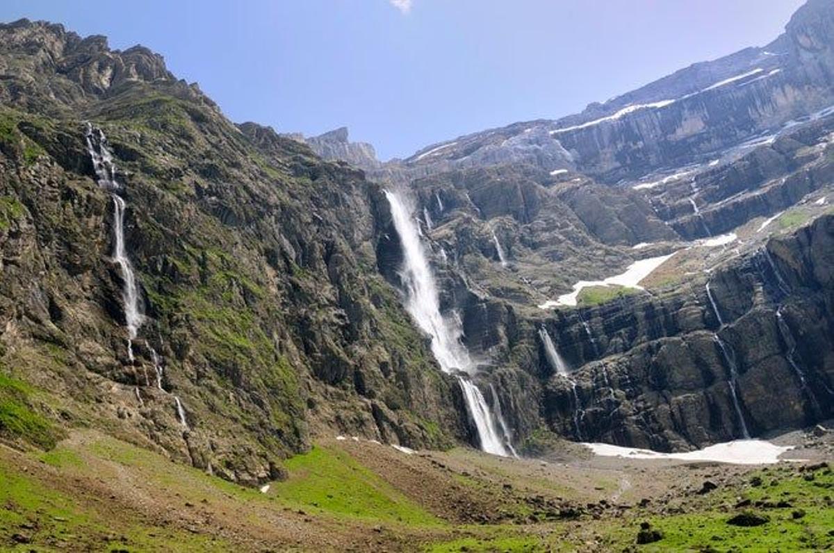 La cascada de Gavarnie es una de las más altas de Europa y se encuentra en el circo que le da nombre, en el Parque Nacional de los Pirineos.