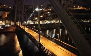 La compostelana Televes dota de nuevo alumbrado LED el tablero inferior del puente Luis I de Oporto