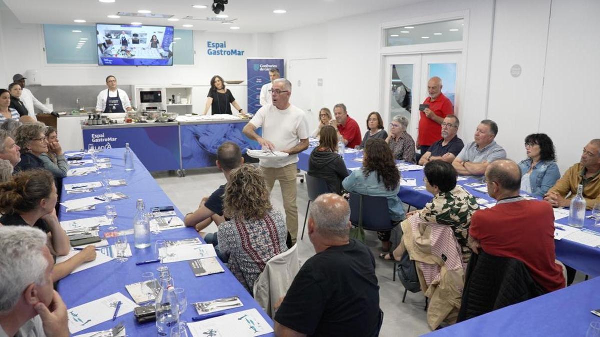 Una de les activitats del cicle "Cuina de llotja i tradició marinera".