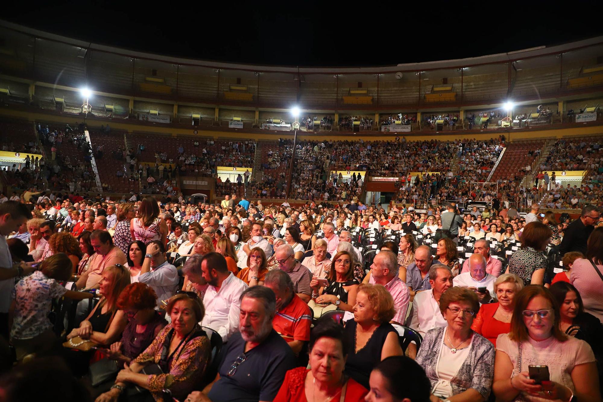 Córdoba disfruta con un Raphael incombustible