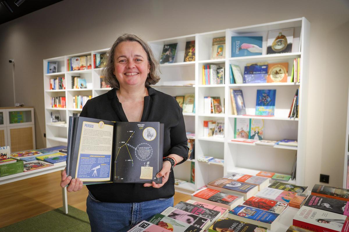 Nely Martínez, en la librería Perseida