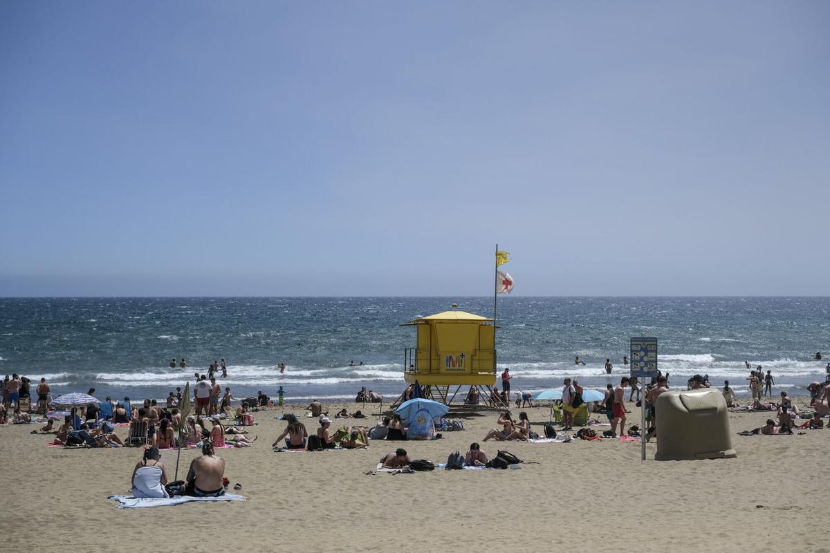 Las playas del sur recobran vida en Semana Santa