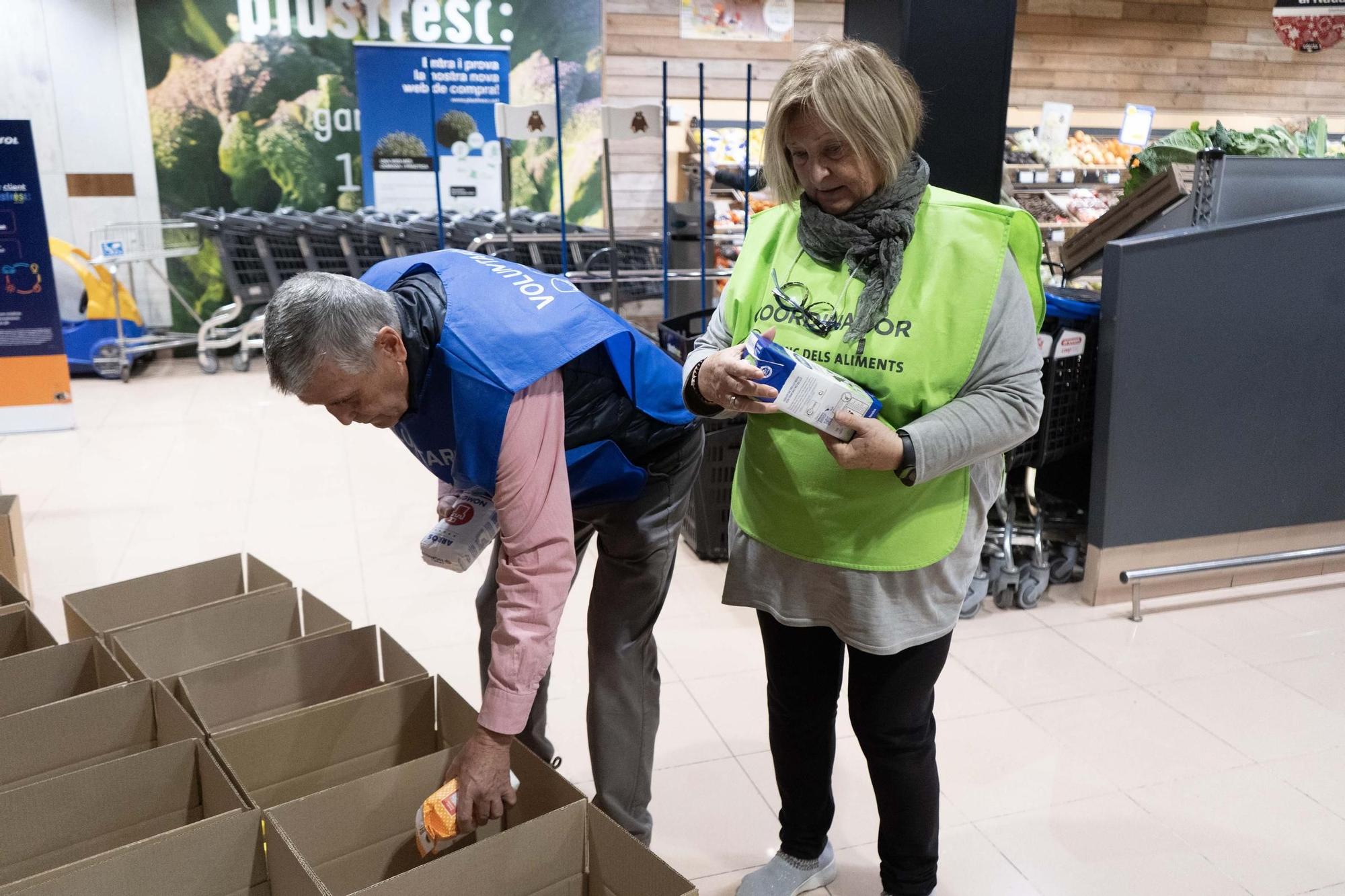 El Gran Recapte d'Aliments en supermercats de Manresa, en imatges