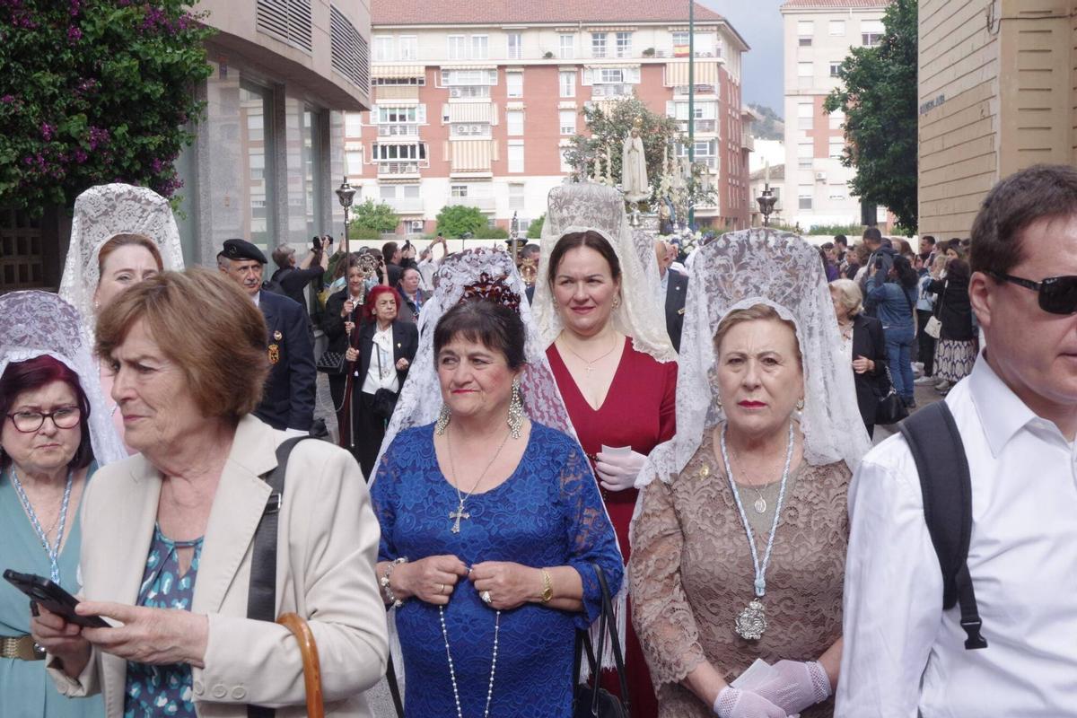 Procesión de la Virgen de Fátima por el barrio de La Trinidad, estrenando la ampliación del trono