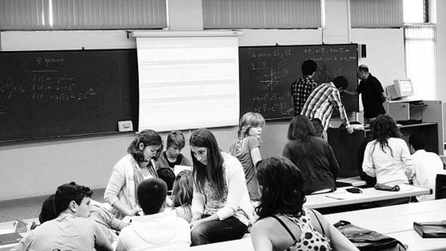 Estudiantes de la Politécnica, en una de las aulas del campus.