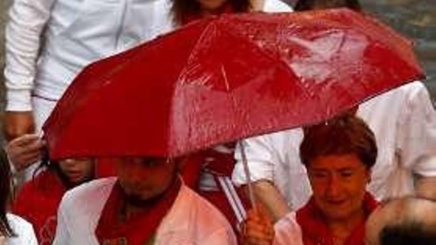 San Fermín, protegido por la lluvia.