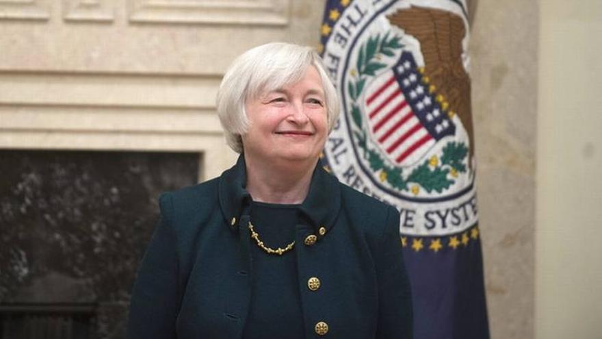 Yellen se estrena en la Fed recortando más estímulos