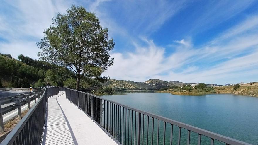 Iznájar licita la tercera fase de la pasarela peatonal de la A-333 junto al embalse