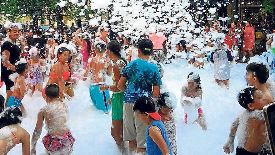 Fiesta de la espuma solidaria