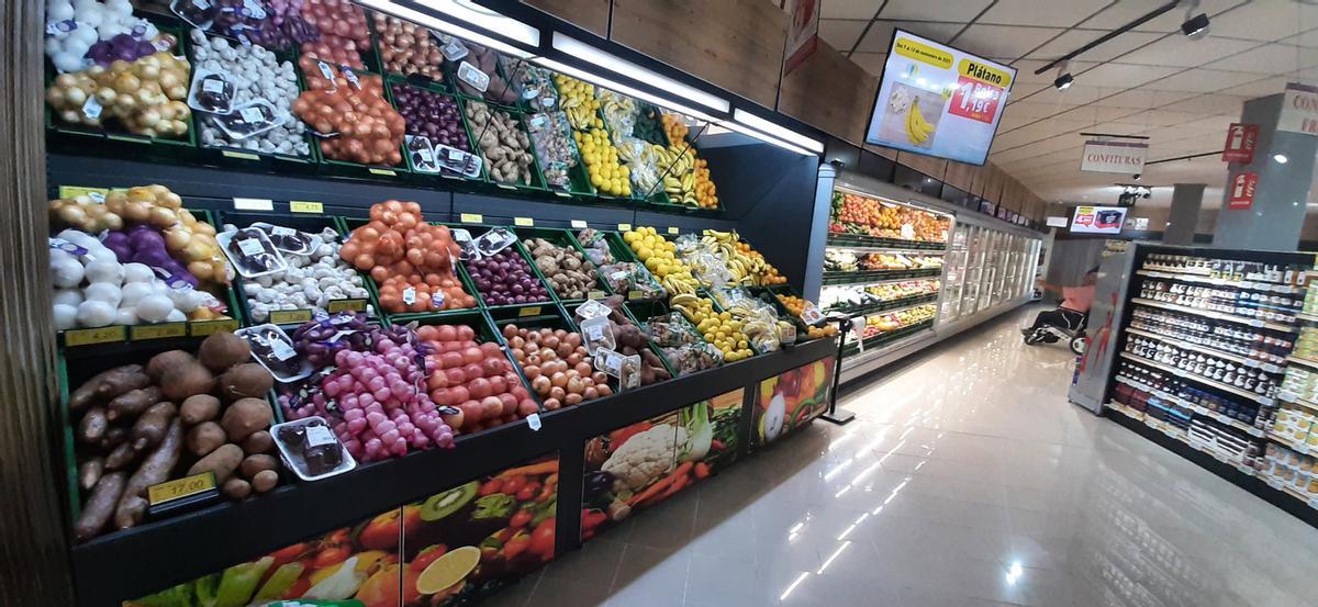 Zona de frutas y verduras en Tu Alteza Supermercados, en Los Olivos (Adeje).