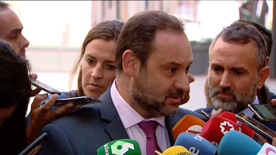 Ábalos expresa el "apoyo" del Gobierno y de la dirección del PSOE a la ministra Montón