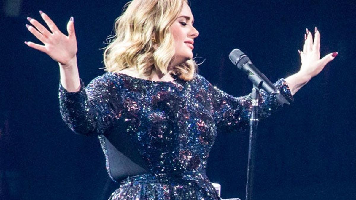 Adele le pide a una fan que deje de grabarla