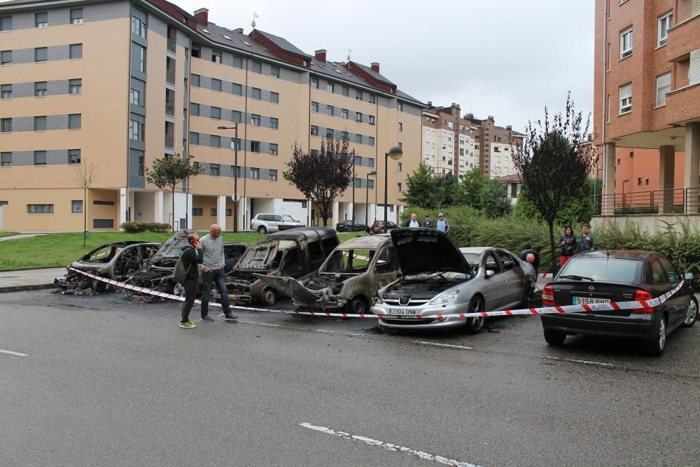 Coches calcinados de madrugada en La Corredoria