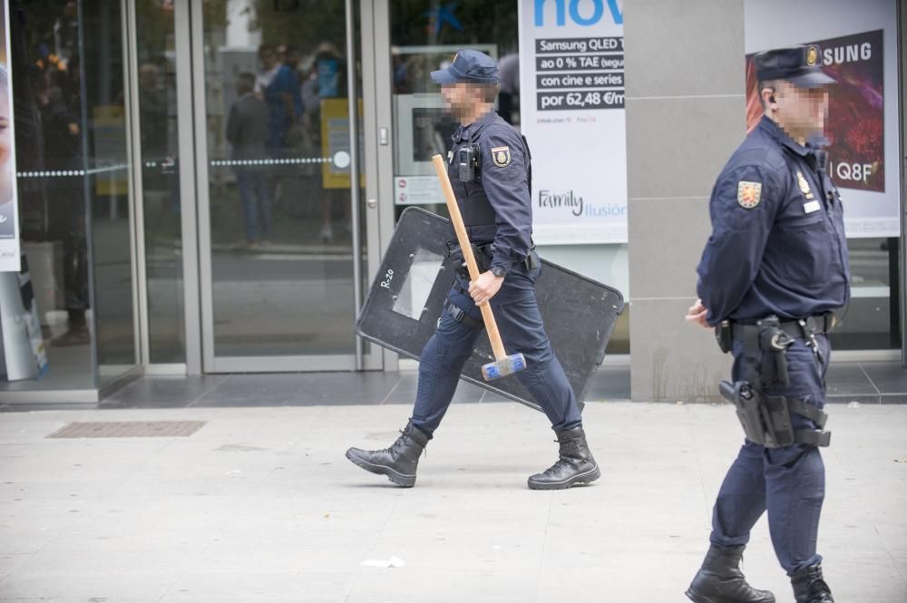 Amplio despliegue policial con varias unidades de la Policía Nacional y rastreo aéreo en helicóptero para registrar una docena de viviendas en el barrio de Monte Alto