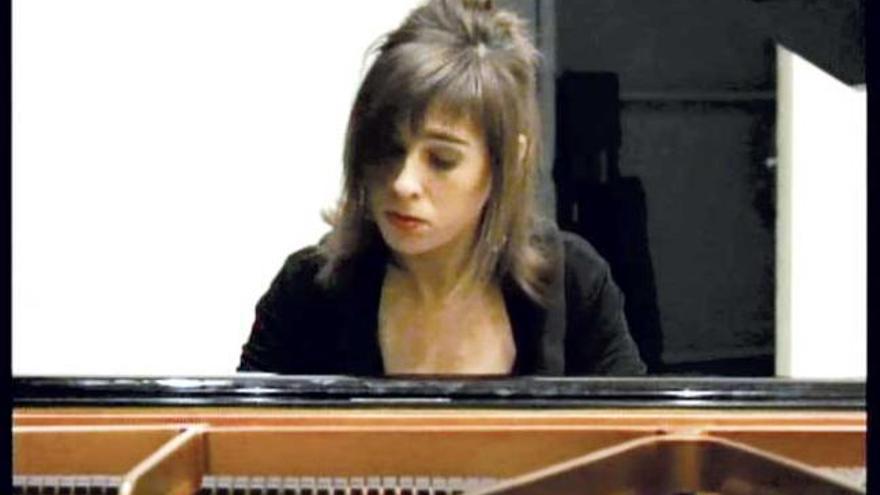 Laila Martín sigue con el piano y ahora estudia en Italia. // Diari de Girona