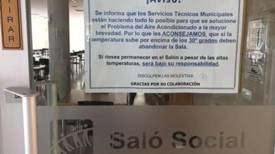 Cartel informativo colocado por el Ayuntamiento.