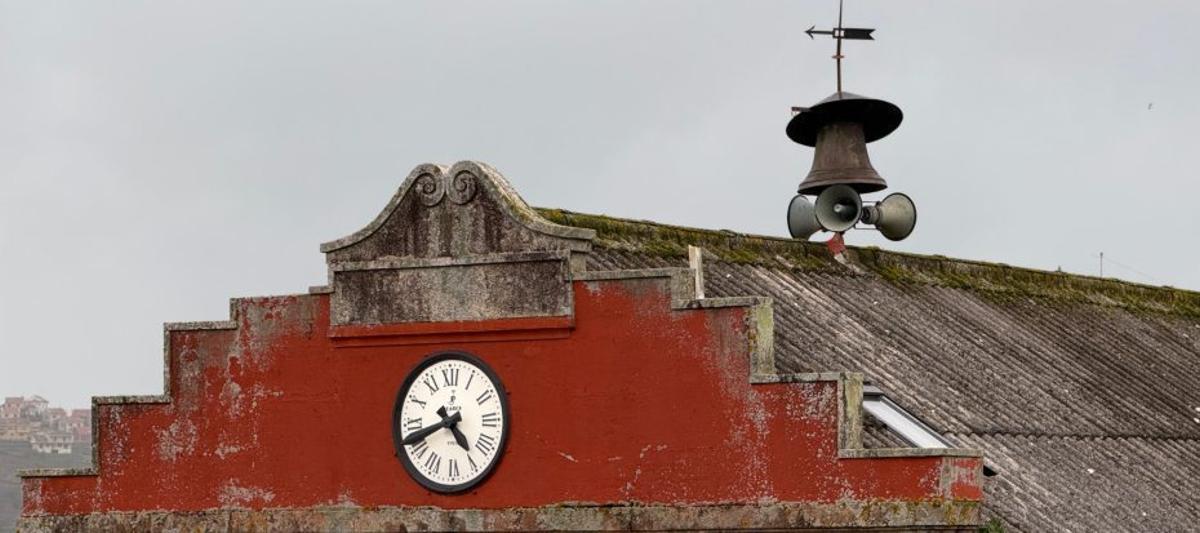 Estructura de la veleta, en lo alto del tejado del edificio. | FDV