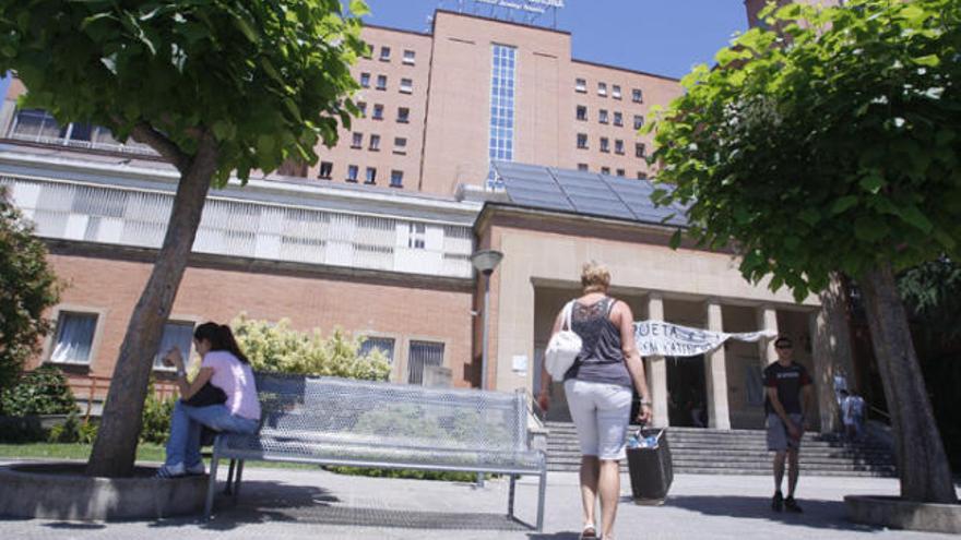 Aquesta normativa pot provocar jubilacions en massa dels facultatius als centres gironins.