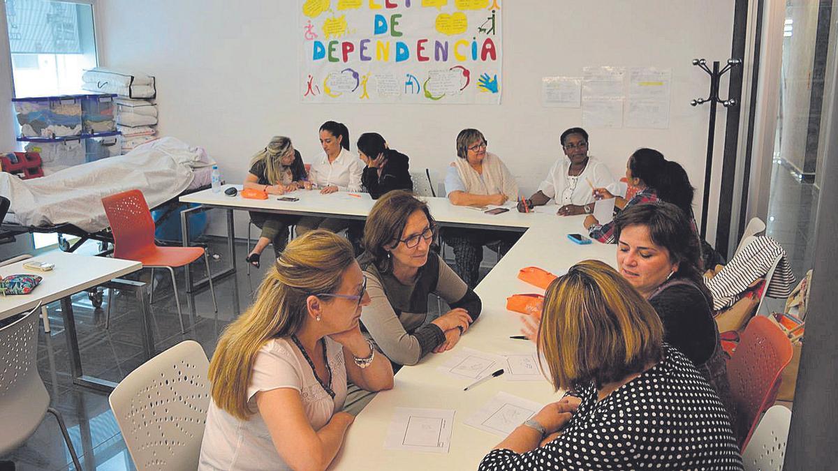 Uno de los talleres de Alzira para la mejora de la empleabilidad de las mujeres.