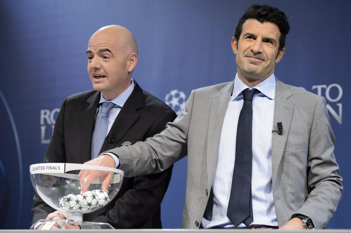 Gianni Infantino y Luís Figo, durante un sorteo de la Champions en 2014.