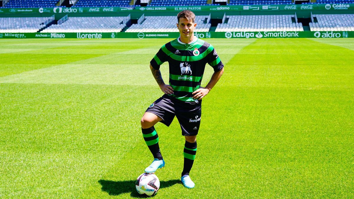 Alfon en su presentación con el Racing de Santander.