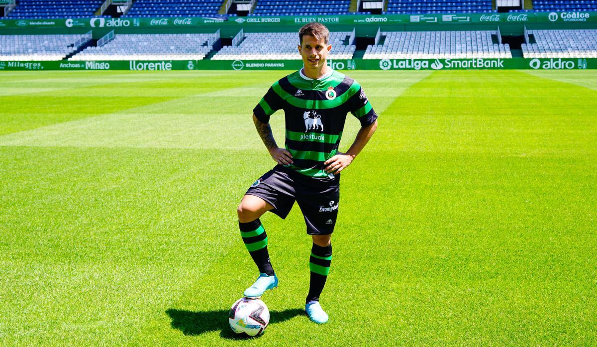 Alfon en su presentación con el Racing de Santander.