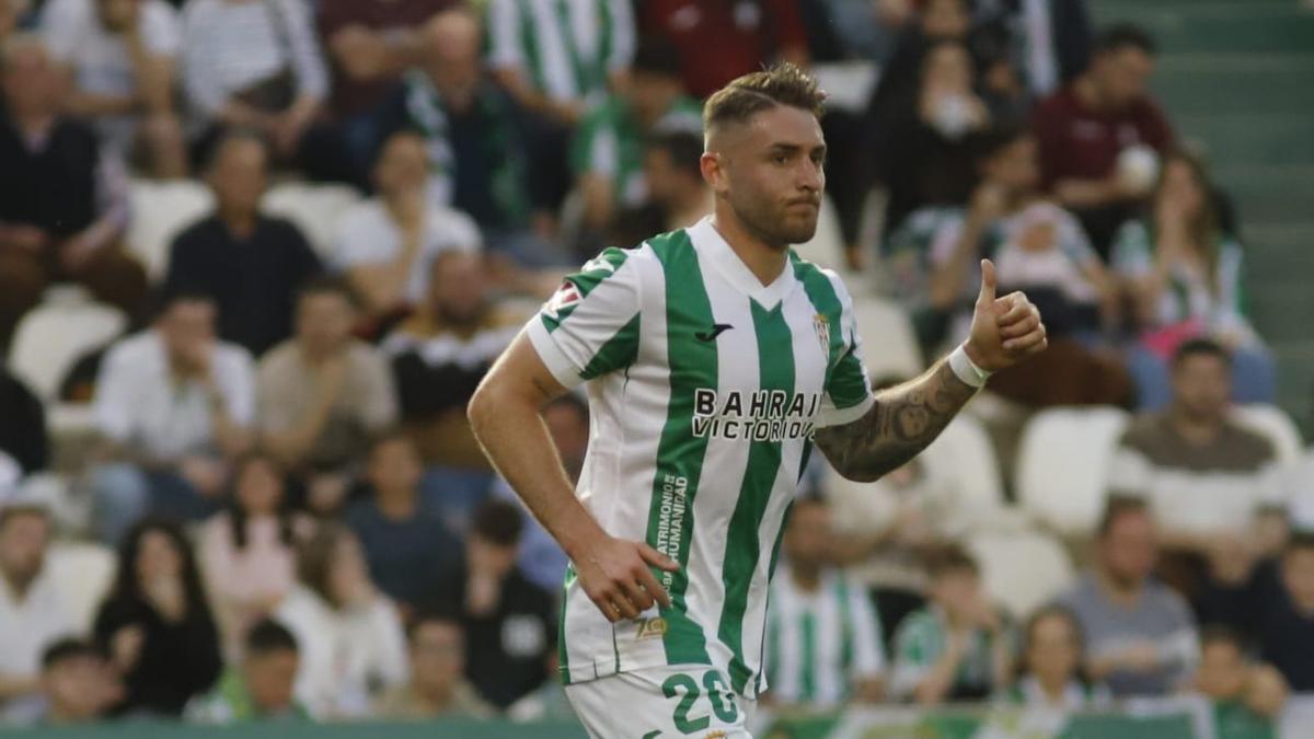 Antonio Casas, durante un lance del Córdoba CF-Levante.