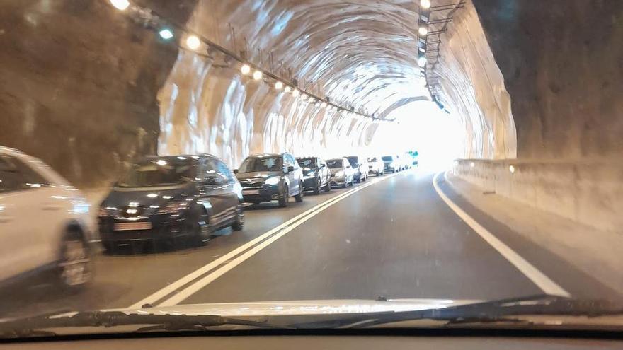 Cues quilòmetriques a la C-16, a Cercs, en l&#039;operació sortida del Pont de la Puríssima