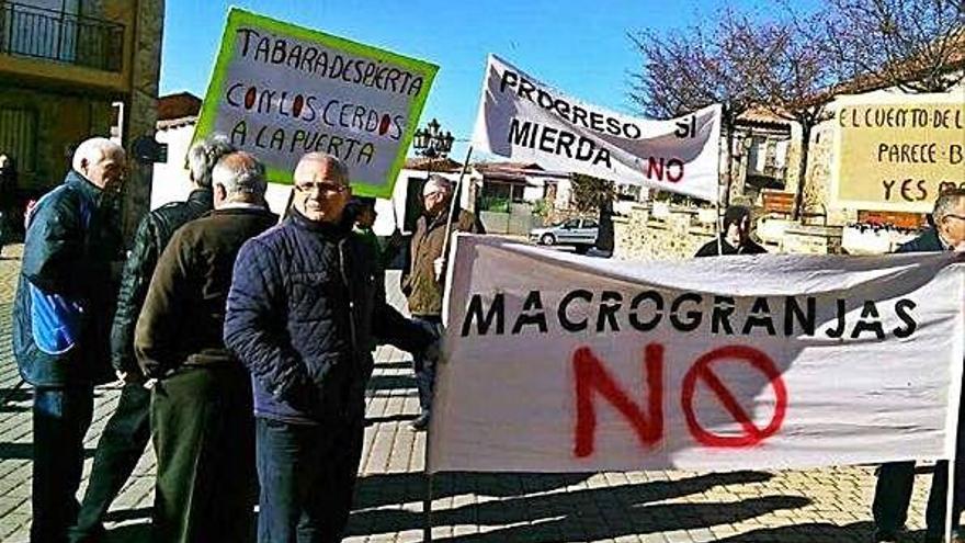 Una de las anteriores protestas en la comarca tabaresa contra las &quot;macrogranjas&quot; de porcino.