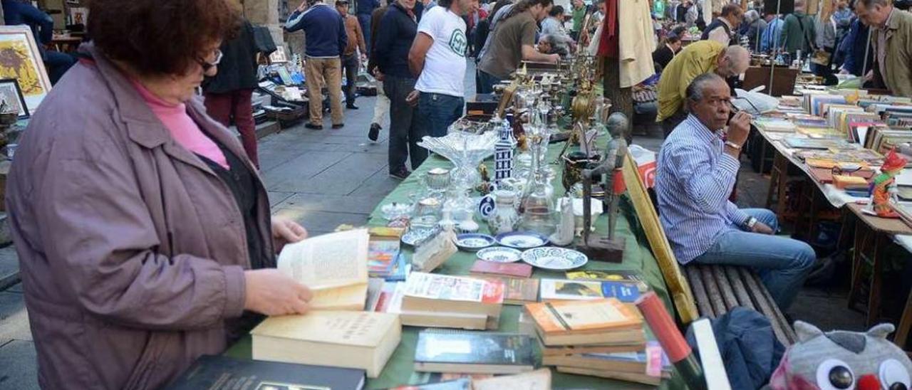 Mercadillo de antigüedades de A Verdura, cuyo traslado a Sierra se considera &quot;próximo&quot;. // R. Vázquez