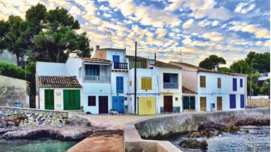 Die kleinen Häuser mit ihren bunten Fensterläden direkt am Wasser sind die ältesten in Sa Pedruscada