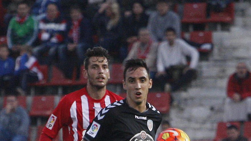 Pablo Caballero pressionat per Alcalá l´any passat a l´estadi.