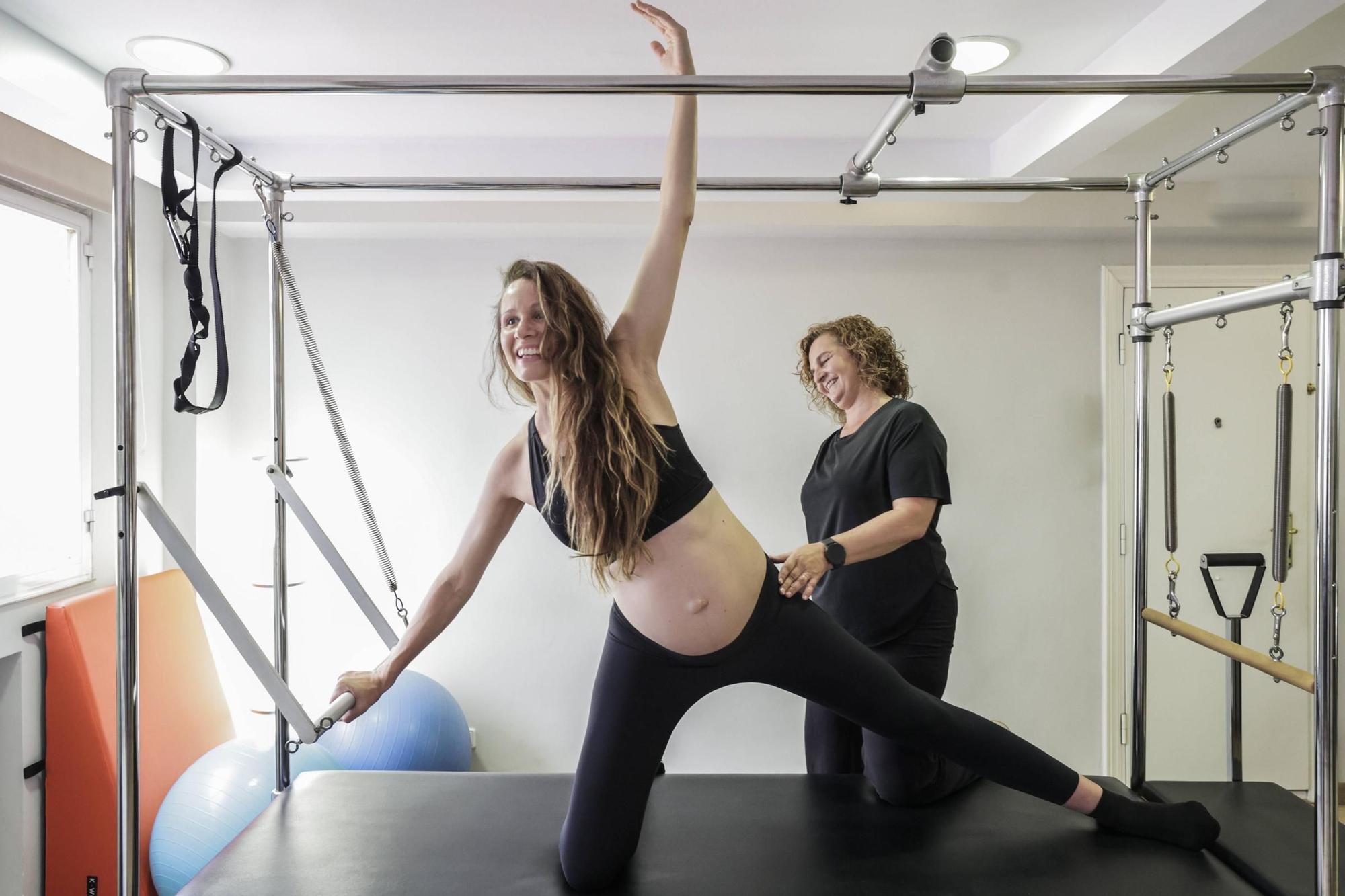 Una clase de pilates para embarazadas en Do Pilates Oviedo