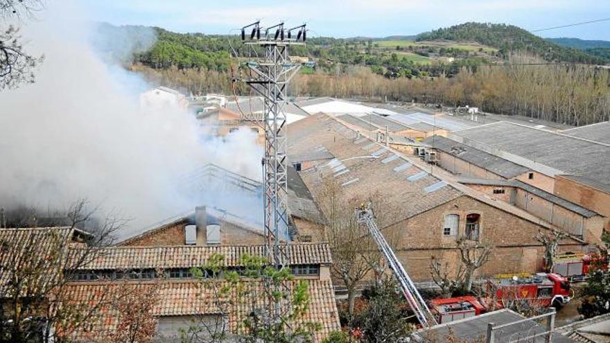 Imatge de l&#039;incendi, en una nau de l&#039;Ametlla de Merola, el 2 de març del 2010