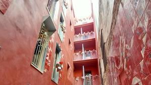 Pati interior de l’edifici rehabilitat al carrer de l’Hospital de Barcelona.