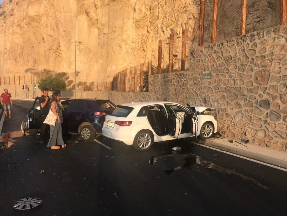 Accidente de tráfico en la avenida de Villajoyosa de Alicante