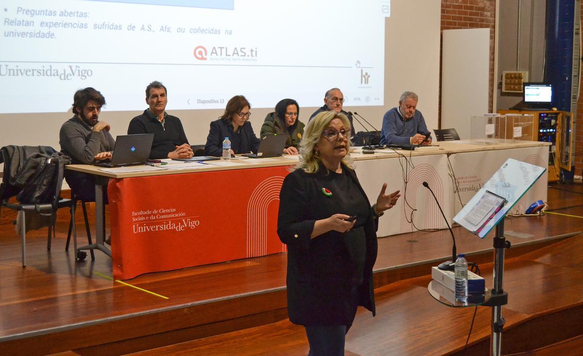 La directora de la Unidad de Igualdad, Yolanda Rodríguez, durante la presentación del informe ante el Claustro.