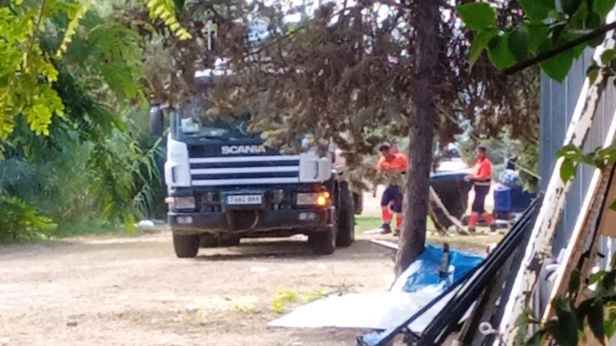 Actuaciones para desalojar el asentamiento y limpieza de la zona del Parque Carniceros.
